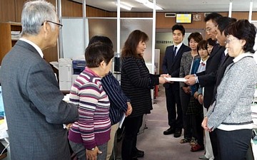 日本共産党札幌市議団に要請に訪れた人たち